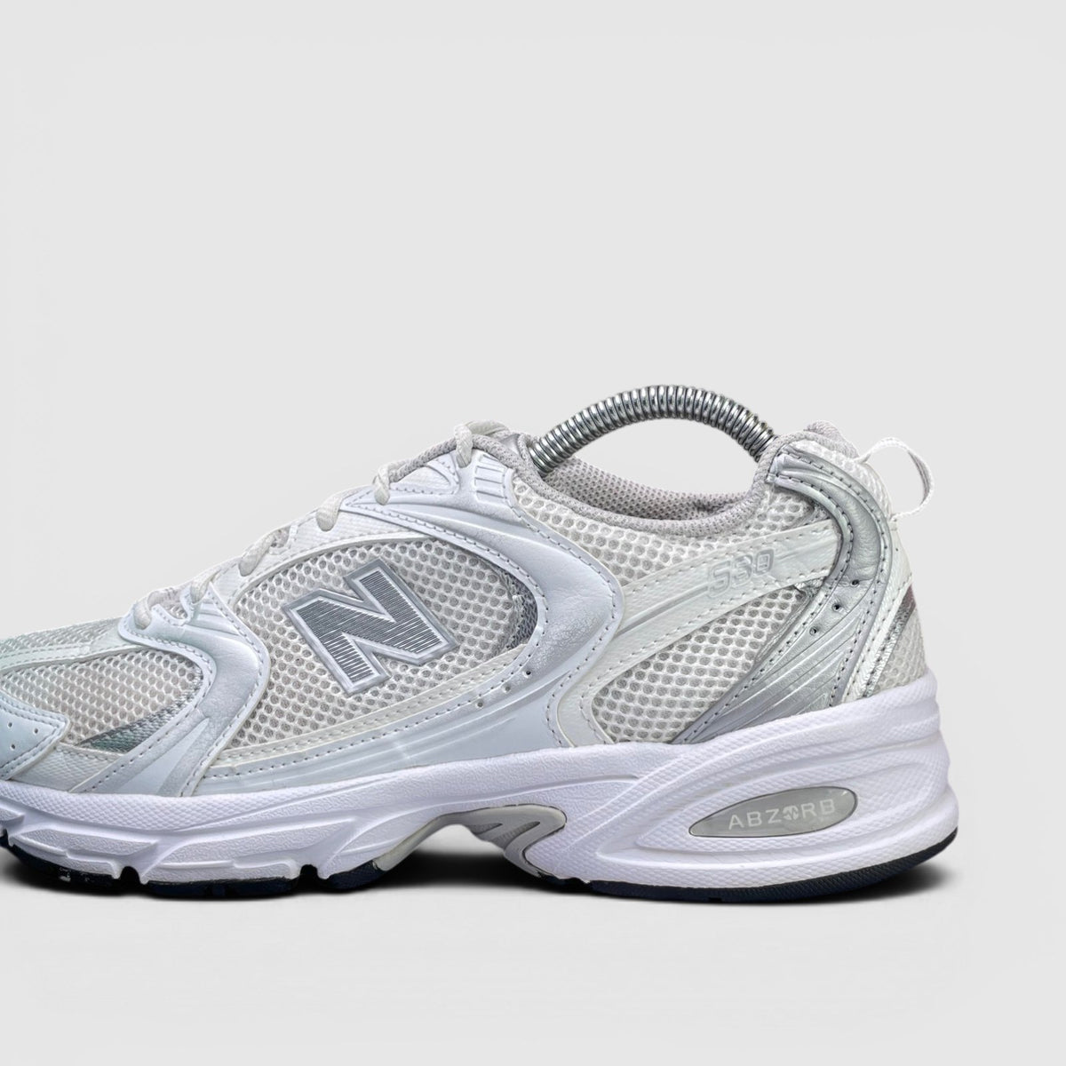 New Balance 530 Munsell White — buty sportowe męskie w bardzo dobrym stanie rozmiar 41, boczny profil, lewa strona