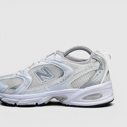 New Balance 530 Munsell White — buty sportowe męskie w bardzo dobrym stanie rozmiar 41, boczny profil, lewa strona