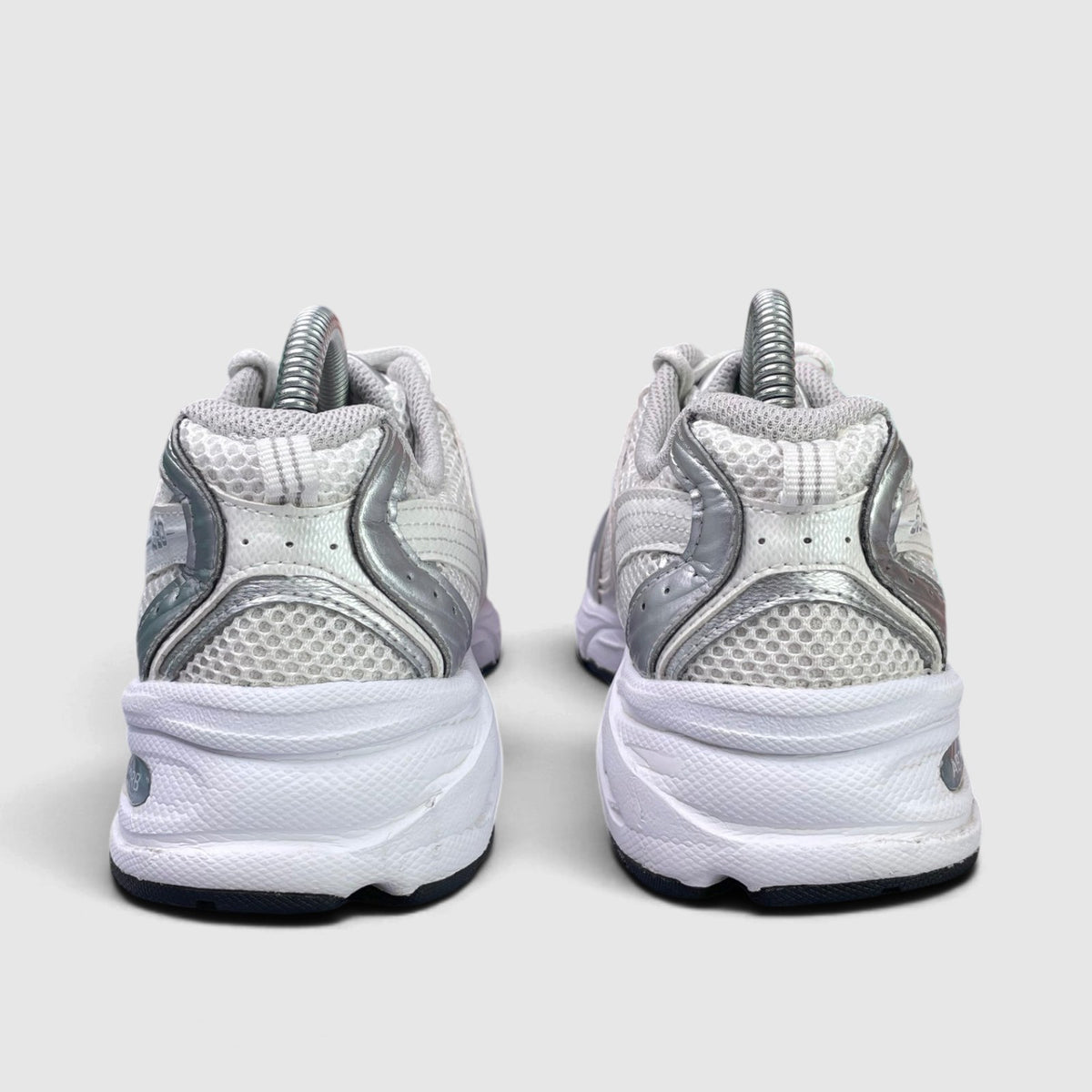 New Balance 530 Munsell White, buty sportowe damskie w bardzo dobrym stanie rozmiar 40, widok z tyłu