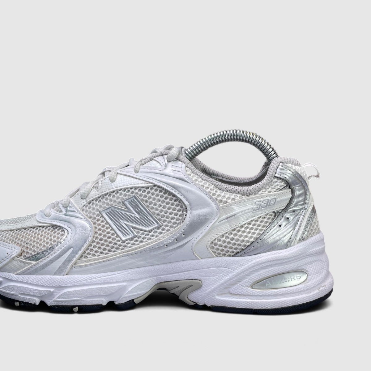 New Balance 530 Munsell White, buty sportowe damskie w bardzo dobrym stanie rozmiar 40, boczny profil, lewa strona