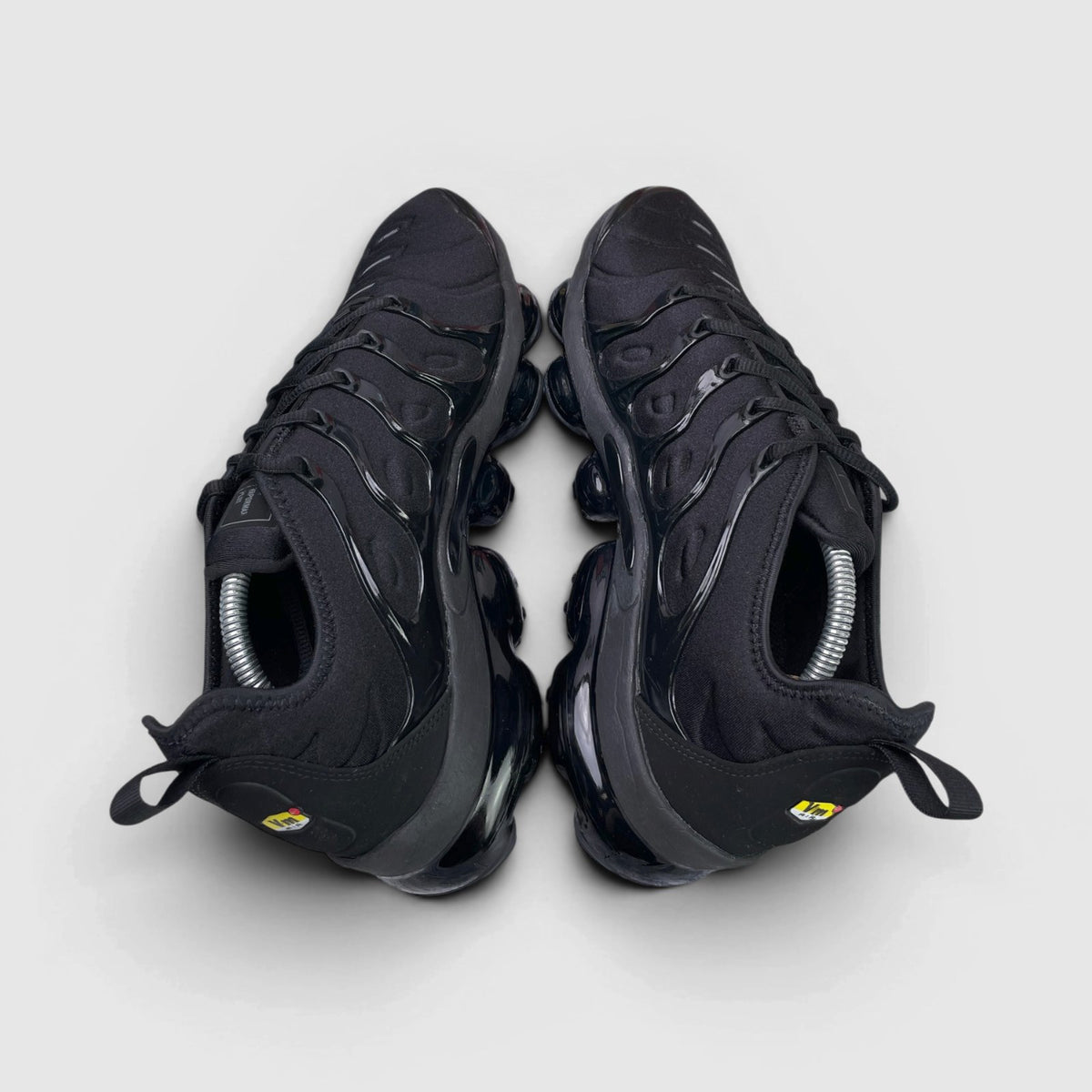 Nike Air VaporMax Plus Triple Black — buty sportowe męskie w bardzo dobrym stanie rozmiar 45, widok z góry