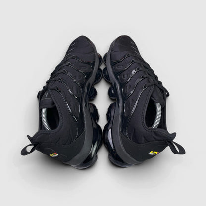 Nike Air VaporMax Plus Triple Black — buty sportowe męskie w bardzo dobrym stanie rozmiar 45, widok z góry