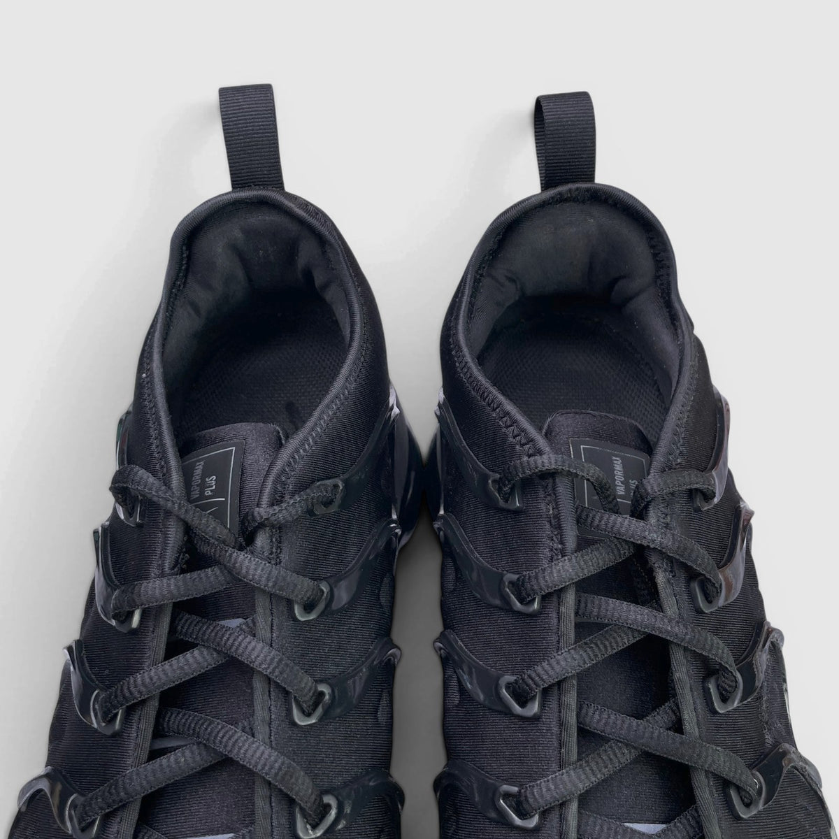 Nike Air VaporMax Plus Triple Black — buty sportowe męskie w bardzo dobrym stanie rozmiar 45, widok z góry