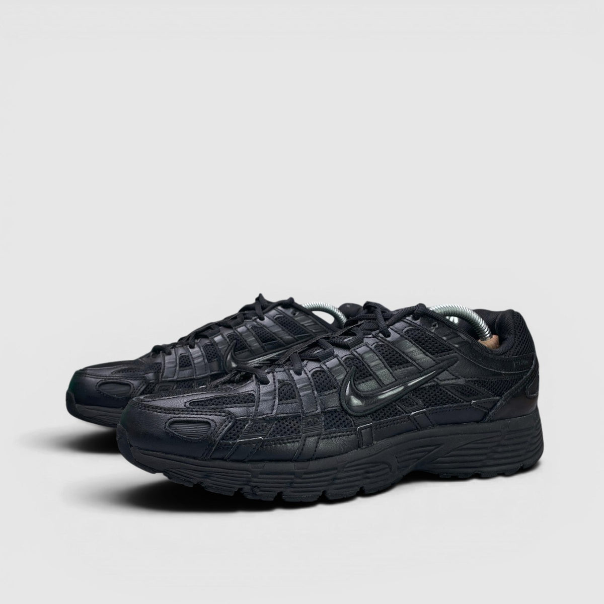 Nike P-6000 Black — buty sportowe męskie w bardzo dobrym stanie rozmiar 44, para butów