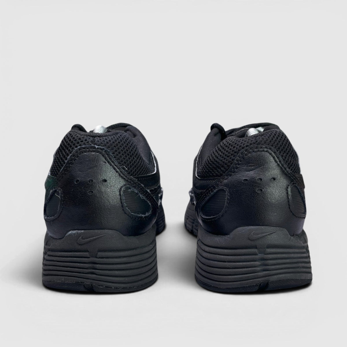 Nike P-6000 Black — buty sportowe męskie w bardzo dobrym stanie rozmiar 44, widok z tyłu