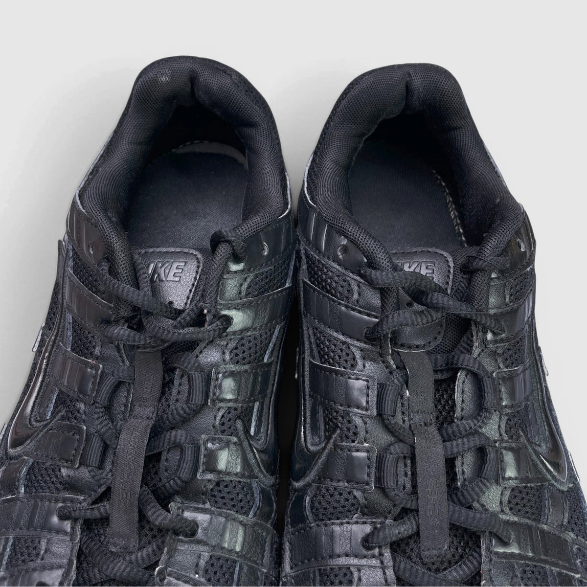Nike P-6000 Black — buty sportowe męskie w bardzo dobrym stanie rozmiar 44, widok z góry