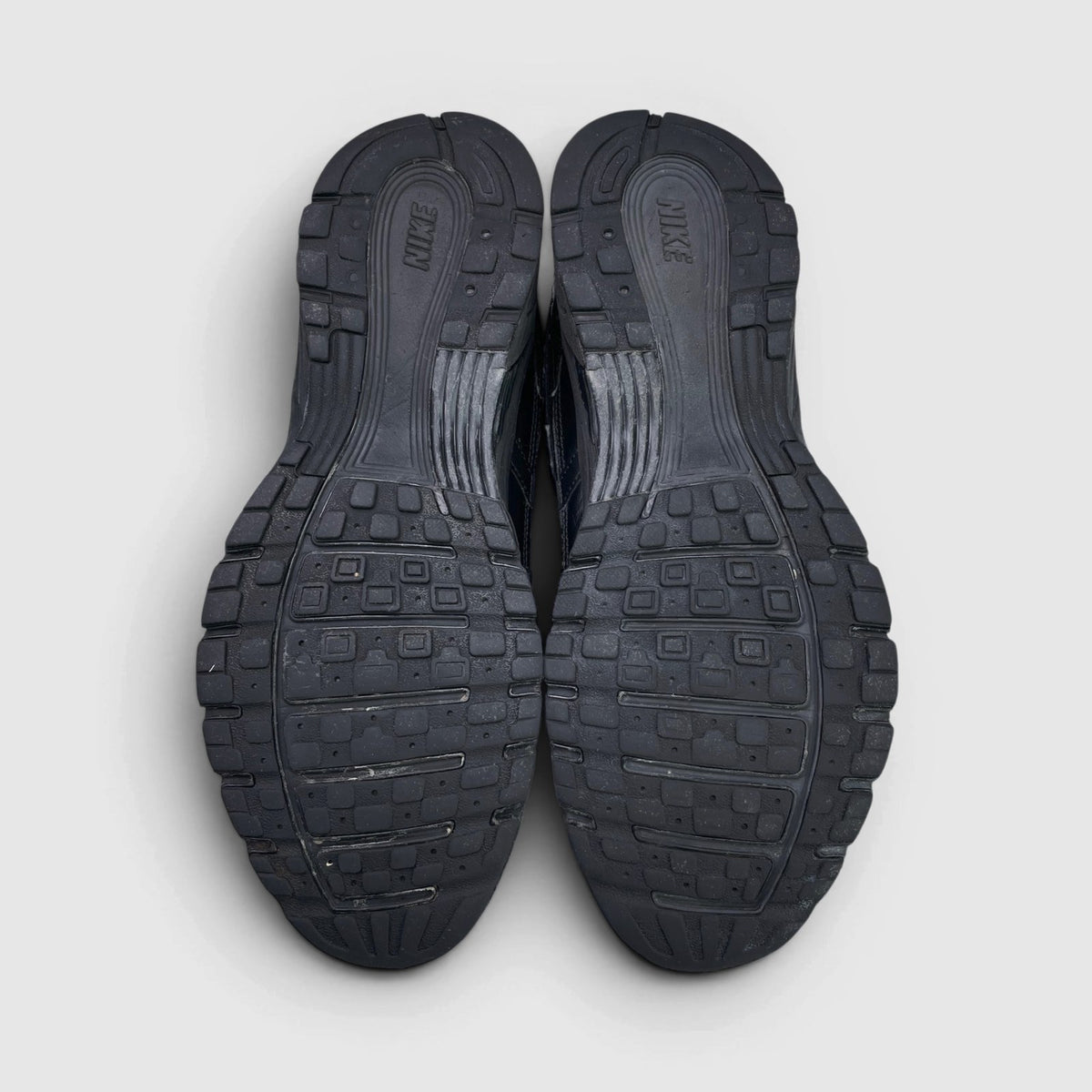 Nike P-6000 Black — buty sportowe męskie w bardzo dobrym stanie rozmiar 44, podeszwa