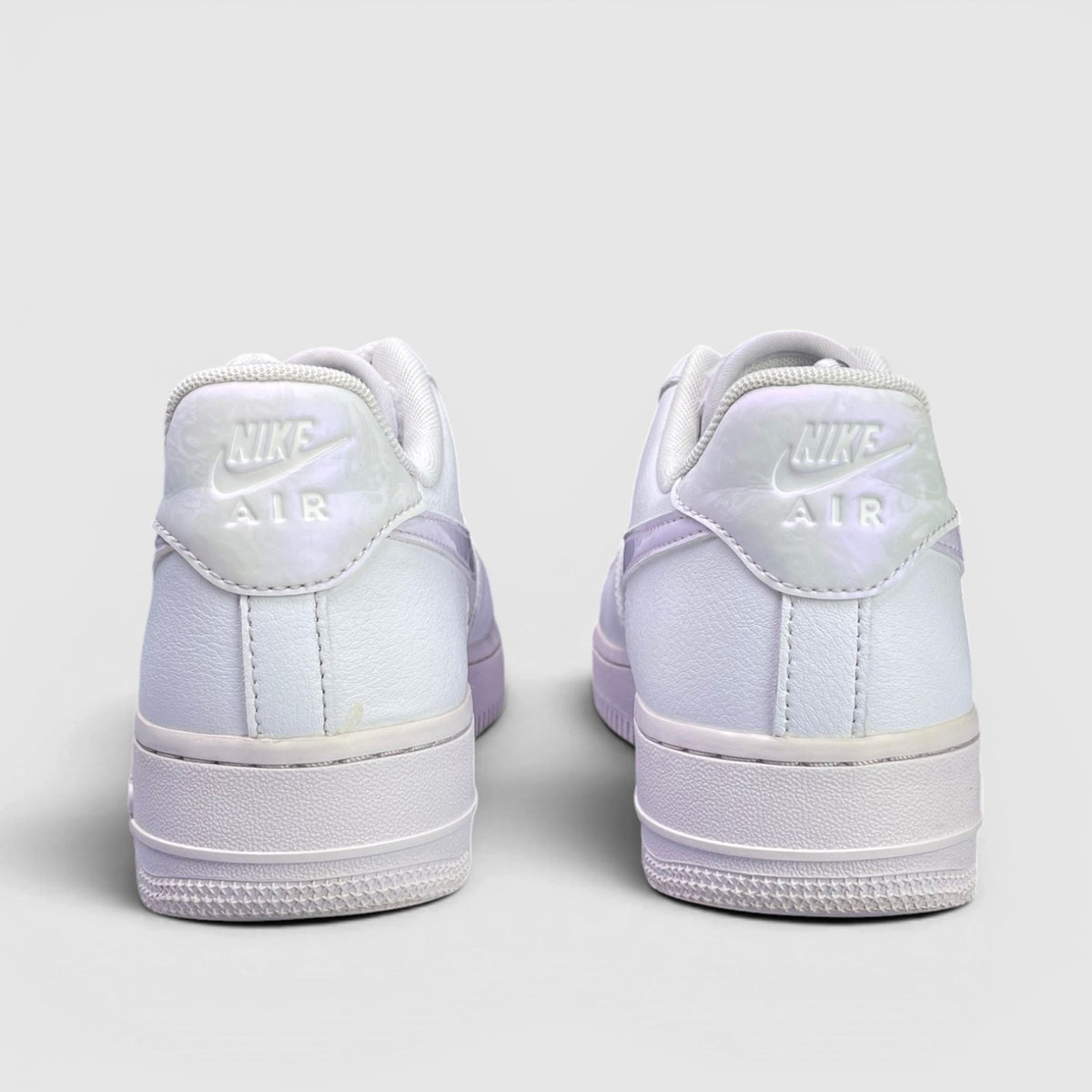 Nike Air Force 1 Low — buty sportowe damskie w bardzo dobrym stanie rozmiar 38.5, widok z tyłu