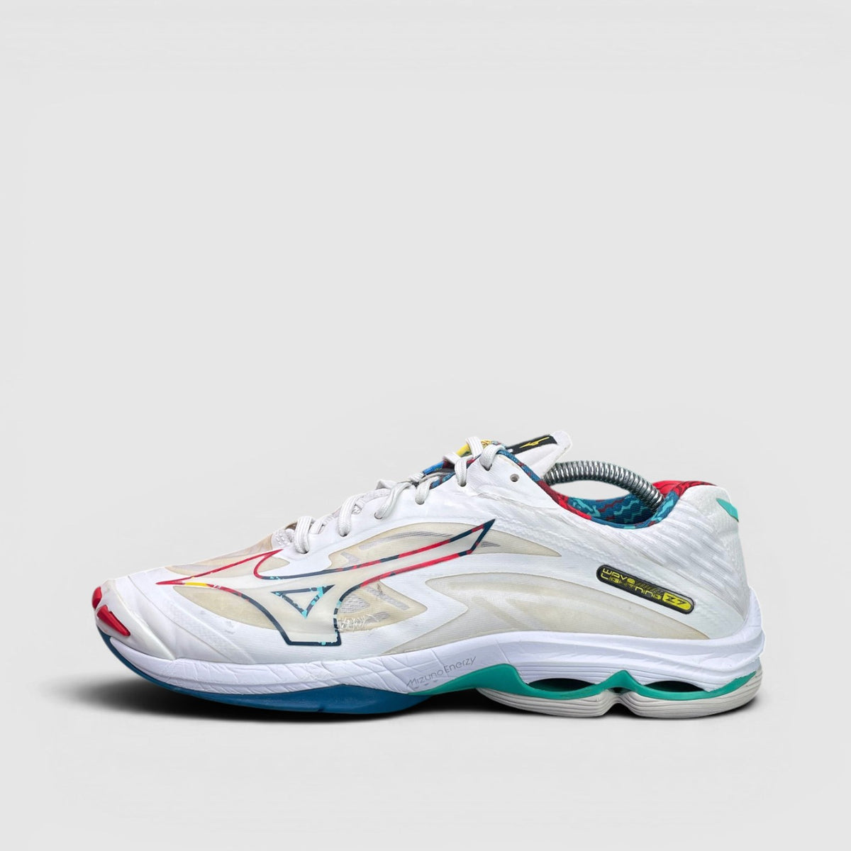 Mizuno Wave Lightning Z7 — buty sportowe męskie w bardzo dobrym stanie rozmiar 43, boczny profil, lewa strona