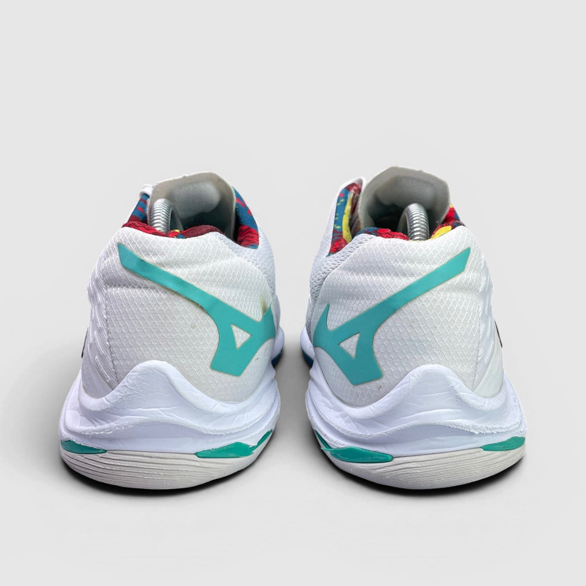 Mizuno Wave Lightning Z7 — buty sportowe męskie w bardzo dobrym stanie rozmiar 43, widok z tyłu