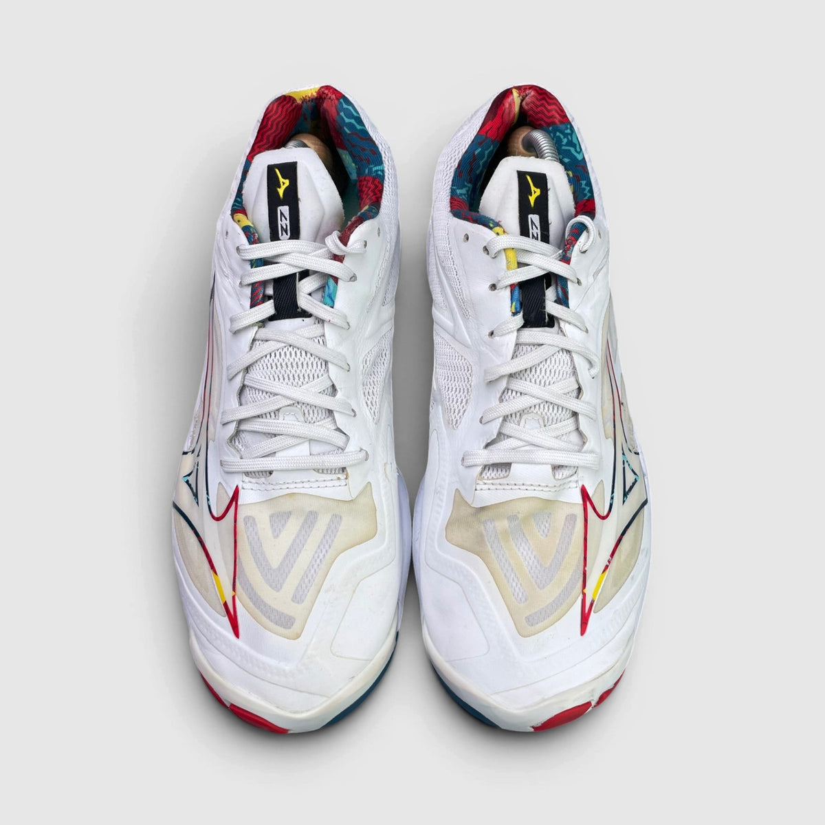 Mizuno Wave Lightning Z7 — buty sportowe męskie w bardzo dobrym stanie rozmiar 43, widok z przodu