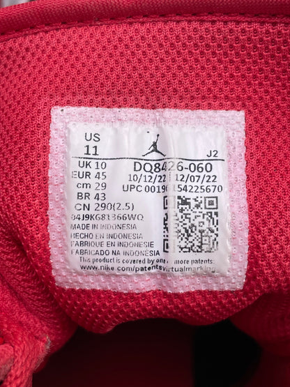 Nike Air Jordan 1 Mid Alternate Bred — buty sportowe męskie w bardzo dobrym stanie rozmiar 45, etykieta z kodem modelu DQ8426-060