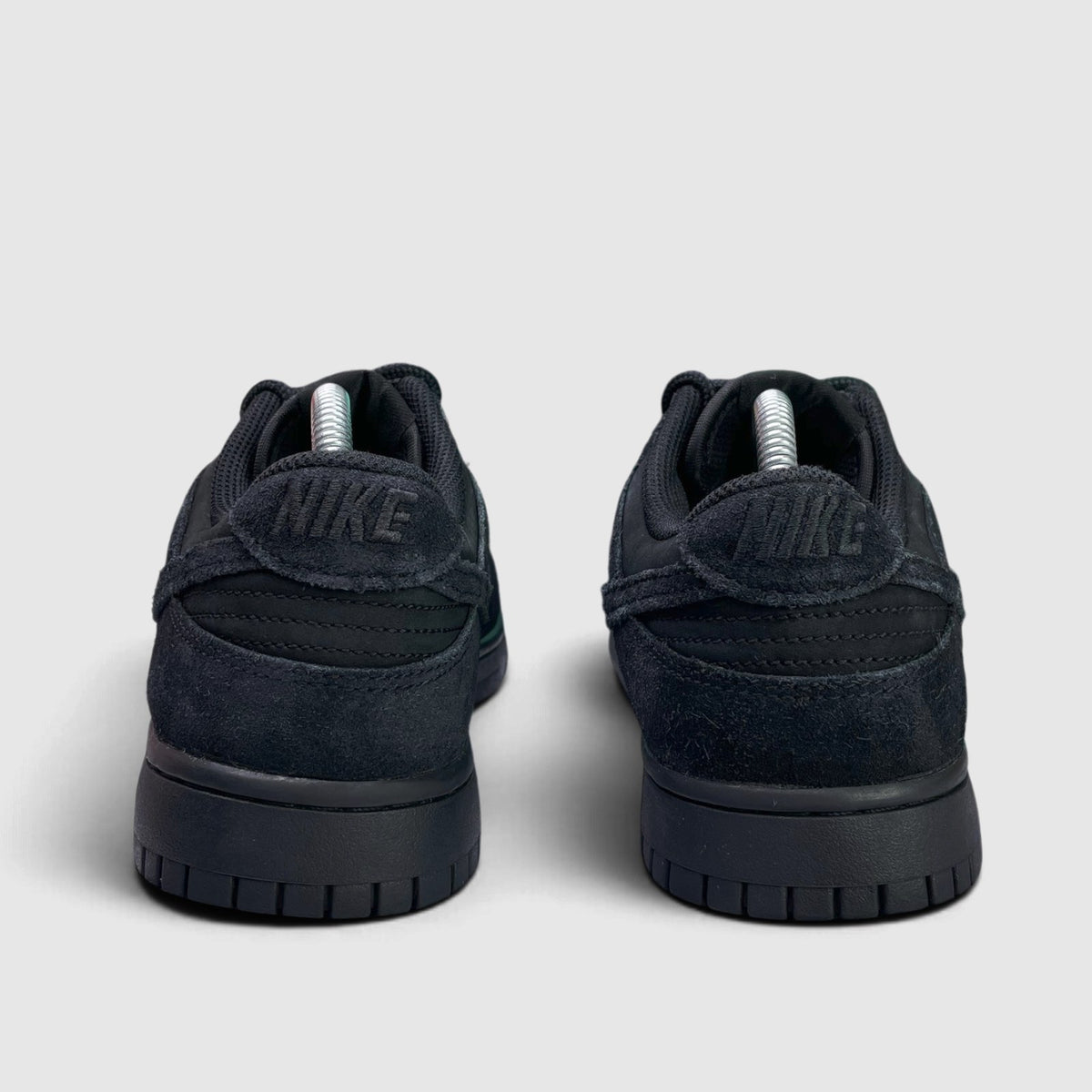 Nike Dunk Low — buty sportowe męskie w bardzo dobrym stanie rozmiar 42.5, widok z tyłu