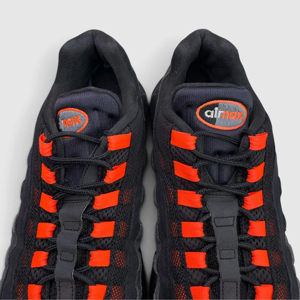 Nike Air Max 95 Hyper Crimson, buty sportowe męskie w bardzo dobrym stanie rozmiar 46, widok z góry