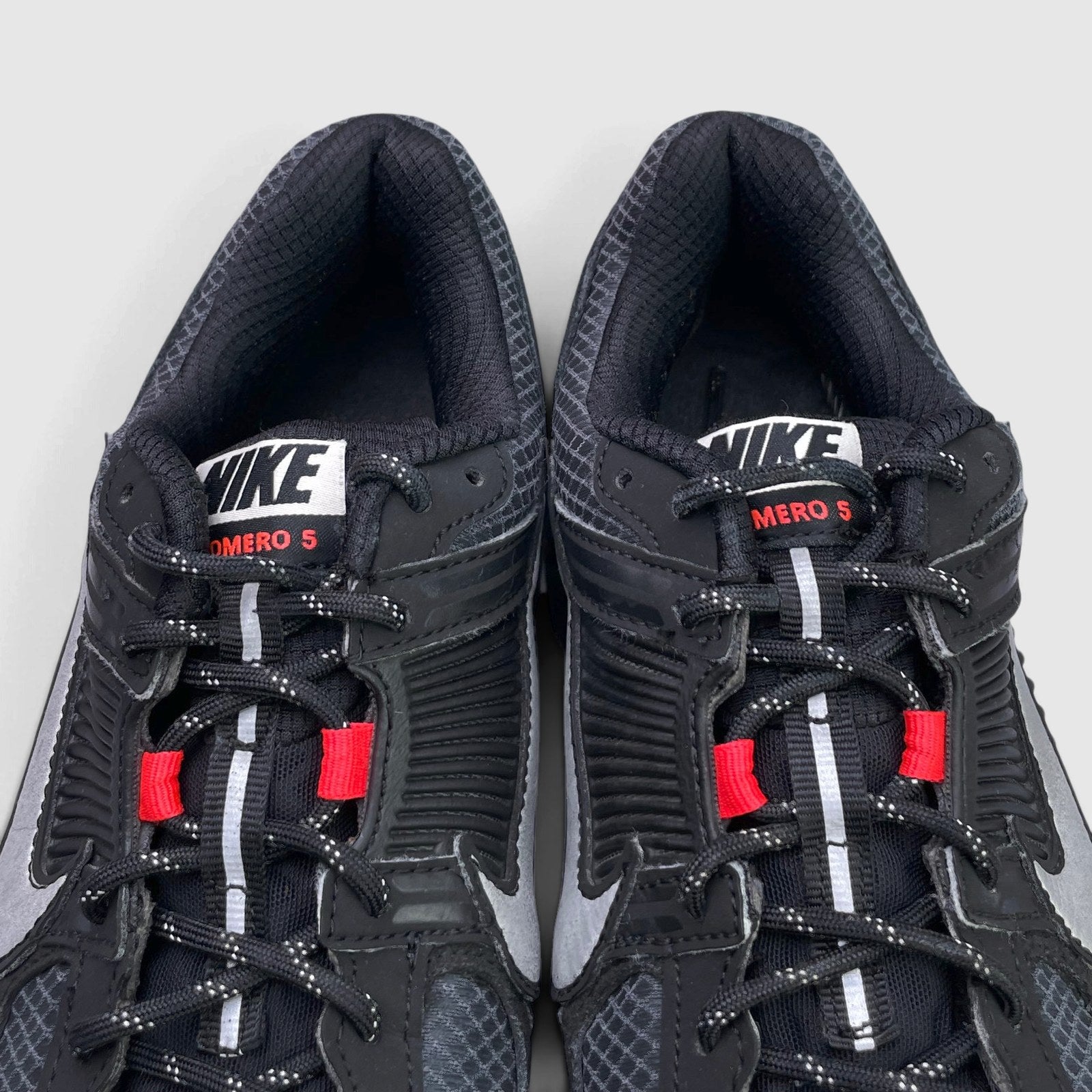 Nike Zoom Vomero 5 Bred, buty sportowe męskie w bardzo dobrym stanie rozmiar 41, język buta