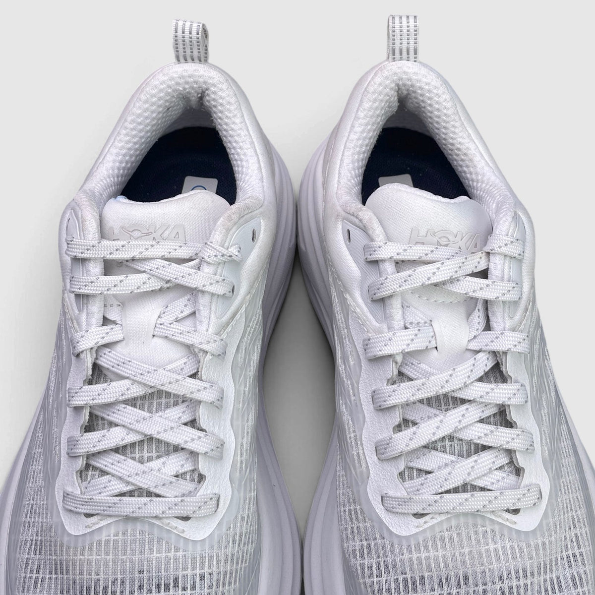 Hoka Bondi 8 Ts Caged, buty sportowe damskie w bardzo dobrym stanie rozmiar 39 1/3, widok z góry