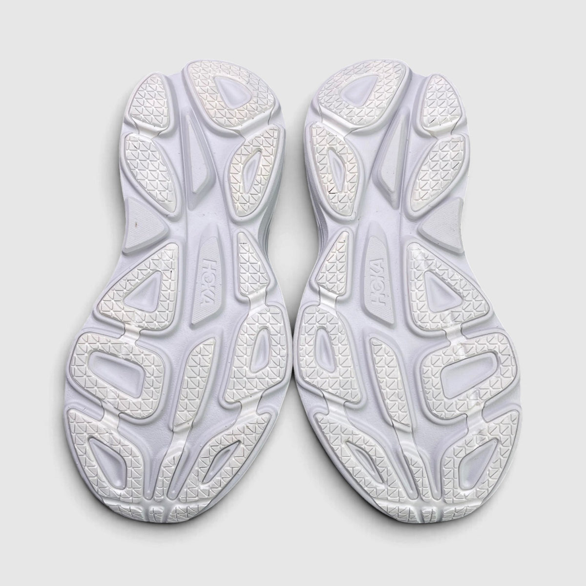 Hoka Bondi 8 Ts Caged, buty sportowe damskie w bardzo dobrym stanie rozmiar 39 1/3, podeszwa