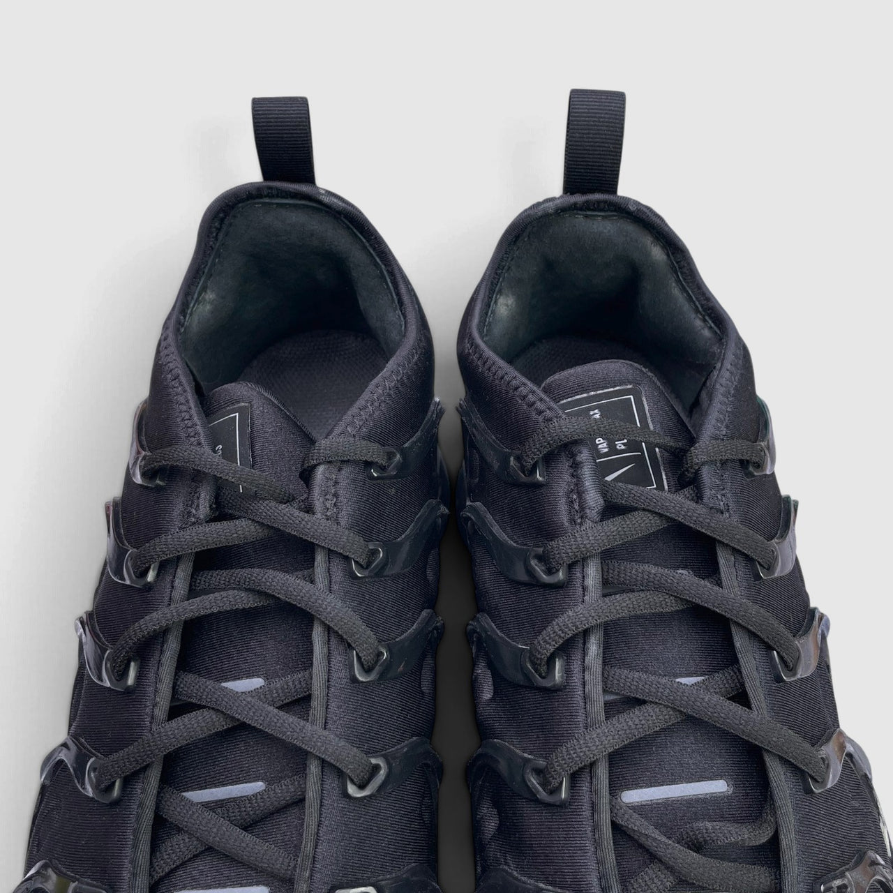 Nike Air VaporMax Plus Triple Black, buty sportowe męskie w bardzo dobrym stanie rozmiar 44, widok z góry