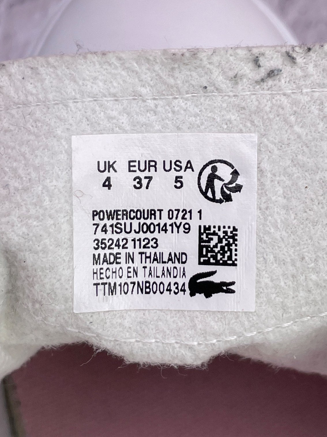 Lacoste Powercourt — buty sportowe damskie w bardzo dobrym stanie rozmiar 37, etykieta z kodem modelu 07211