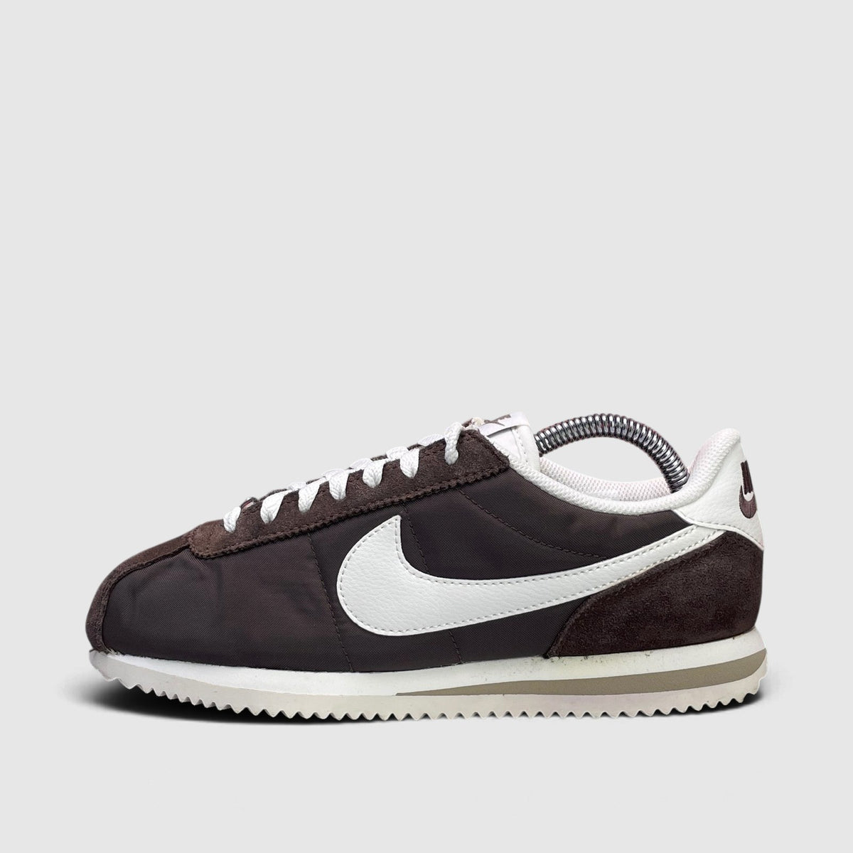 Nike Classic Cortez Baroque Brown, buty sportowe damskie w bardzo dobrym stanie rozmiar 38.5, boczny profil, lewa strona