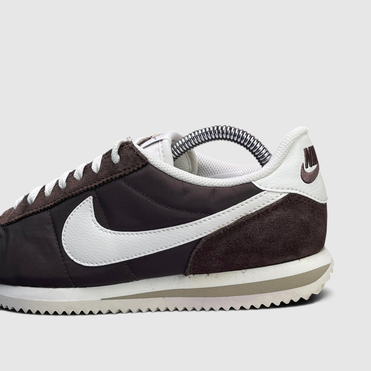 Nike Classic Cortez Baroque Brown, buty sportowe damskie w bardzo dobrym stanie rozmiar 38.5, boczny profil, lewa strona