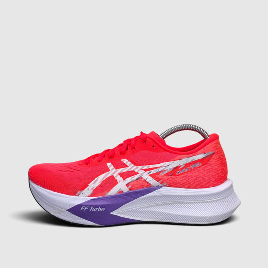 Asics Magic Speed 4, buty sportowe damskie w bardzo dobrym stanie rozmiar 41.5, boczny profil, prawa strona