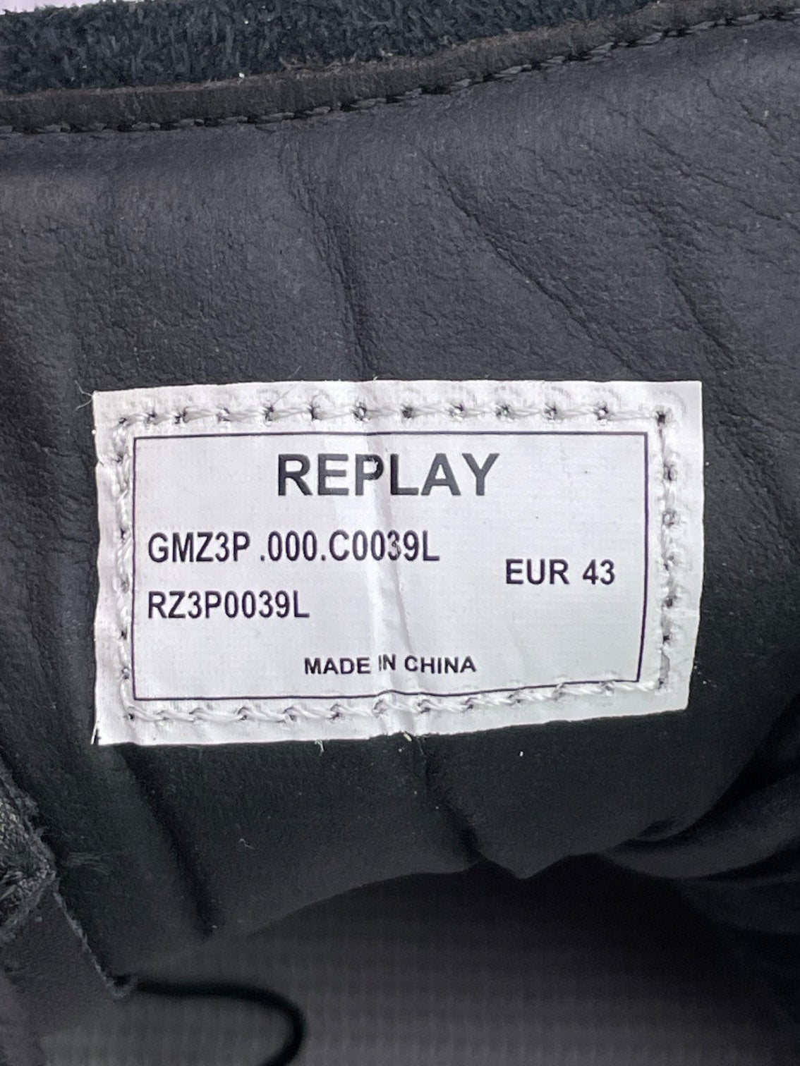Replay Leather Sneakers — buty sportowe męskie w bardzo dobrym stanie rozmiar 43, etykieta z kodem modelu RZ3P0039L