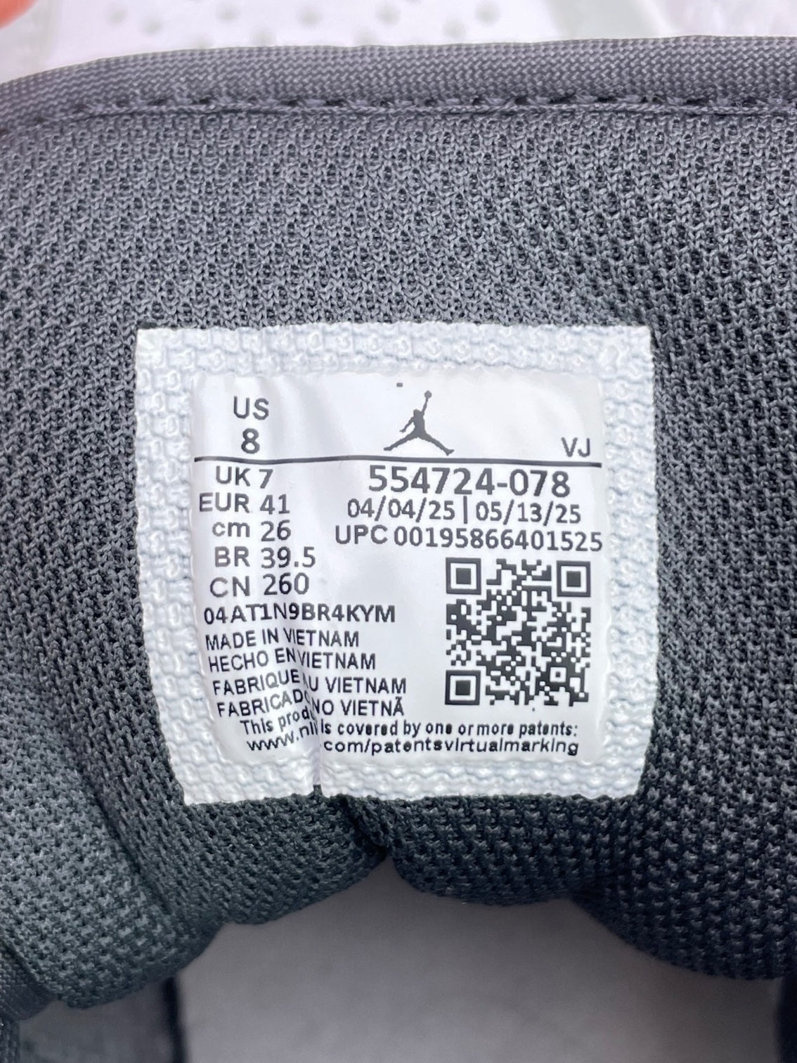 Jordan Air Jordan 1 Mid Light Smoke Grey — buty sportowe męskie w bardzo dobrym stanie rozmiar 41, etykieta z kodem modelu 554724-078