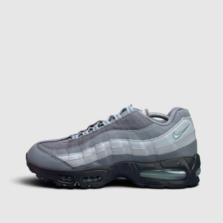 Nike Air Max 95 Smoke Grey Cannon, buty sportowe męskie w bardzo dobrym stanie rozmiar 44.5, boczny profil, lewa strona