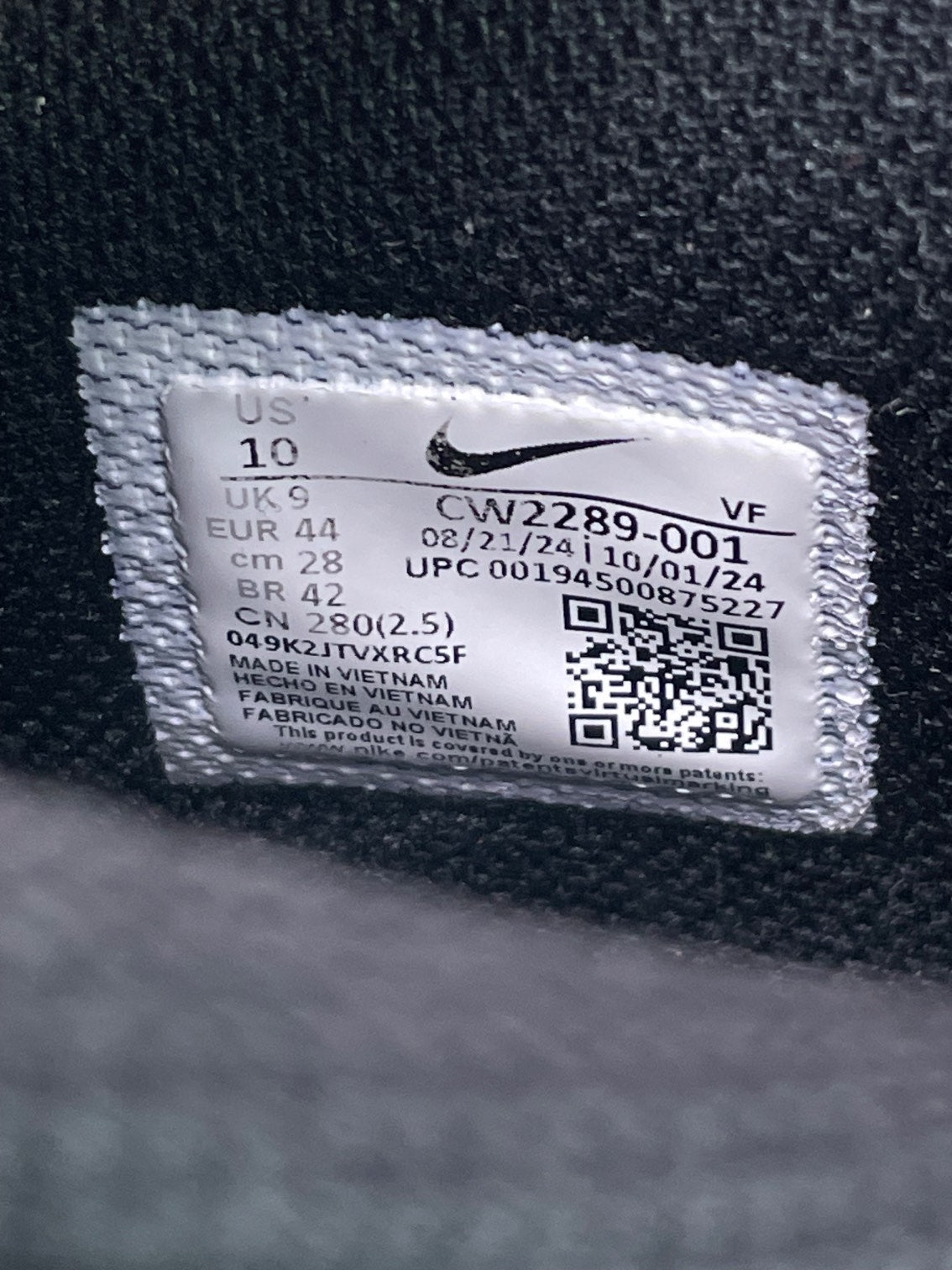 Nike Air Force 1 Mid Triple Black, buty sportowe męskie w bardzo dobrym stanie rozmiar 44, etykieta z kodem modelu CW2289-001