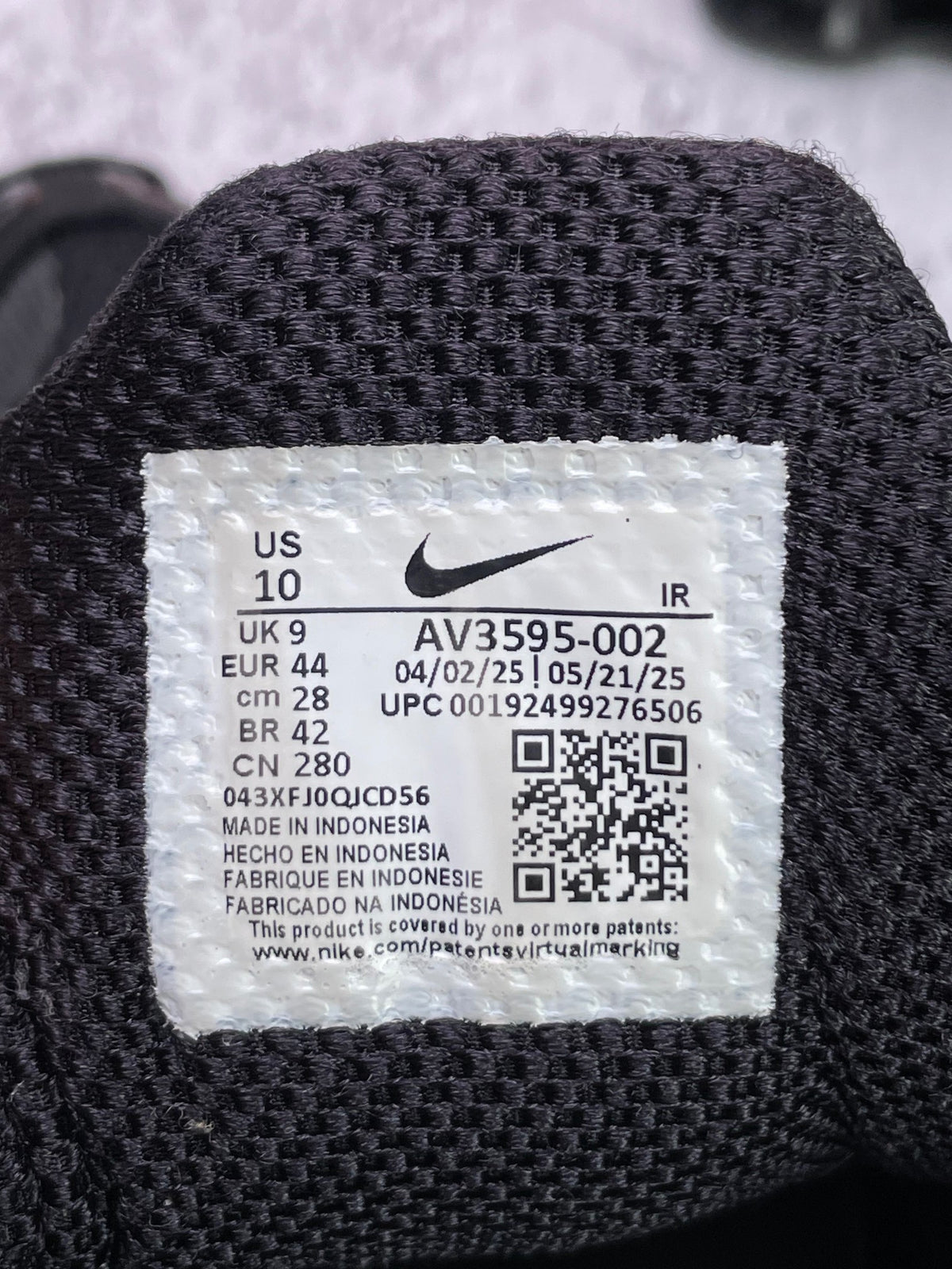 Nike Shox TL Metallic Hematite, buty sportowe męskie w bardzo dobrym stanie rozmiar 44, etykieta z kodem modelu AV3595-002