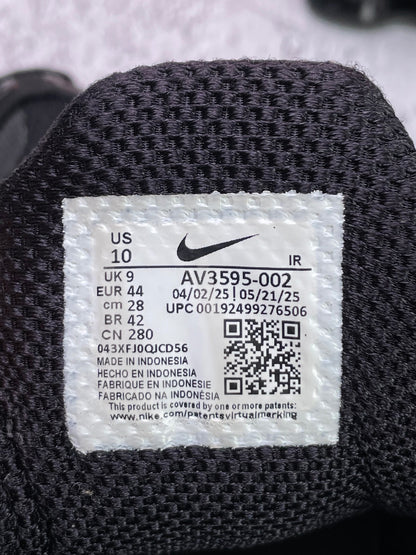 Nike Shox TL Metallic Hematite, buty sportowe męskie w bardzo dobrym stanie rozmiar 44, etykieta z kodem modelu AV3595-002