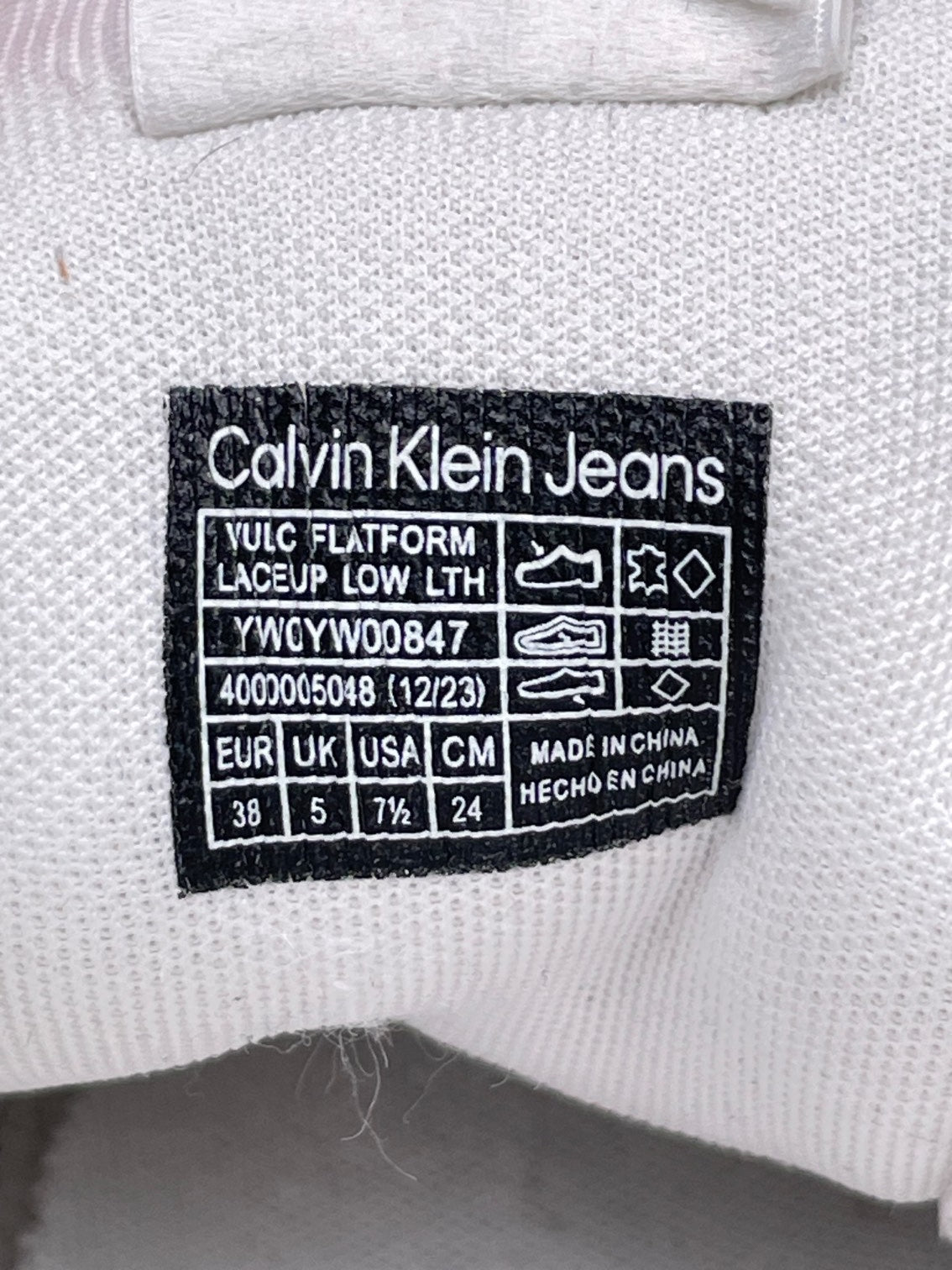 Calvin Klein Jeans Vulc Flatform — buty sportowe damskie w bardzo dobrym stanie rozmiar 38, etykieta z kodem modelu YW0YW00847