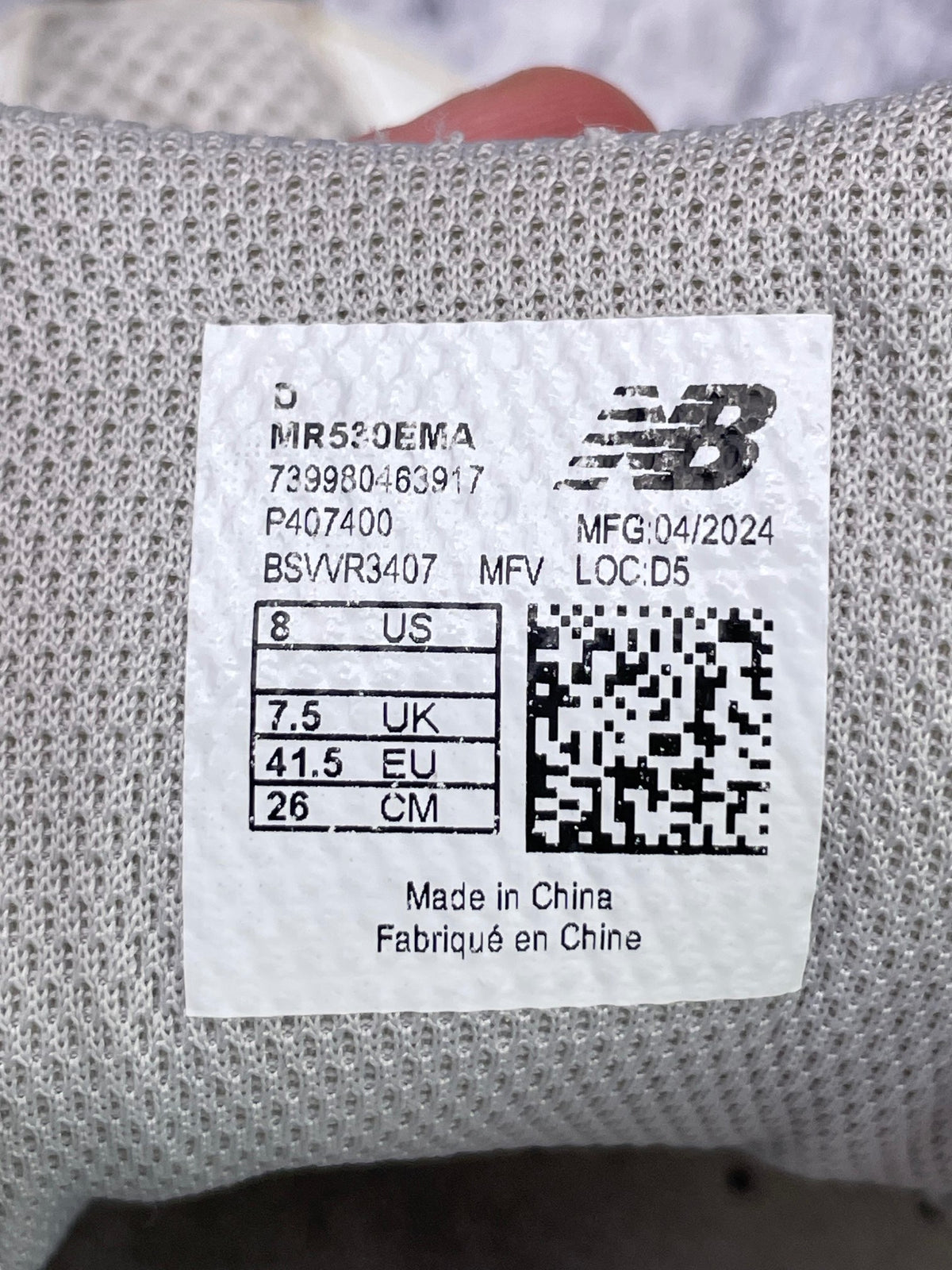 New Balance 530 Munsell White — buty sportowe męskie w bardzo dobrym stanie rozmiar 41, etykieta z kodem modelu MR530EMA