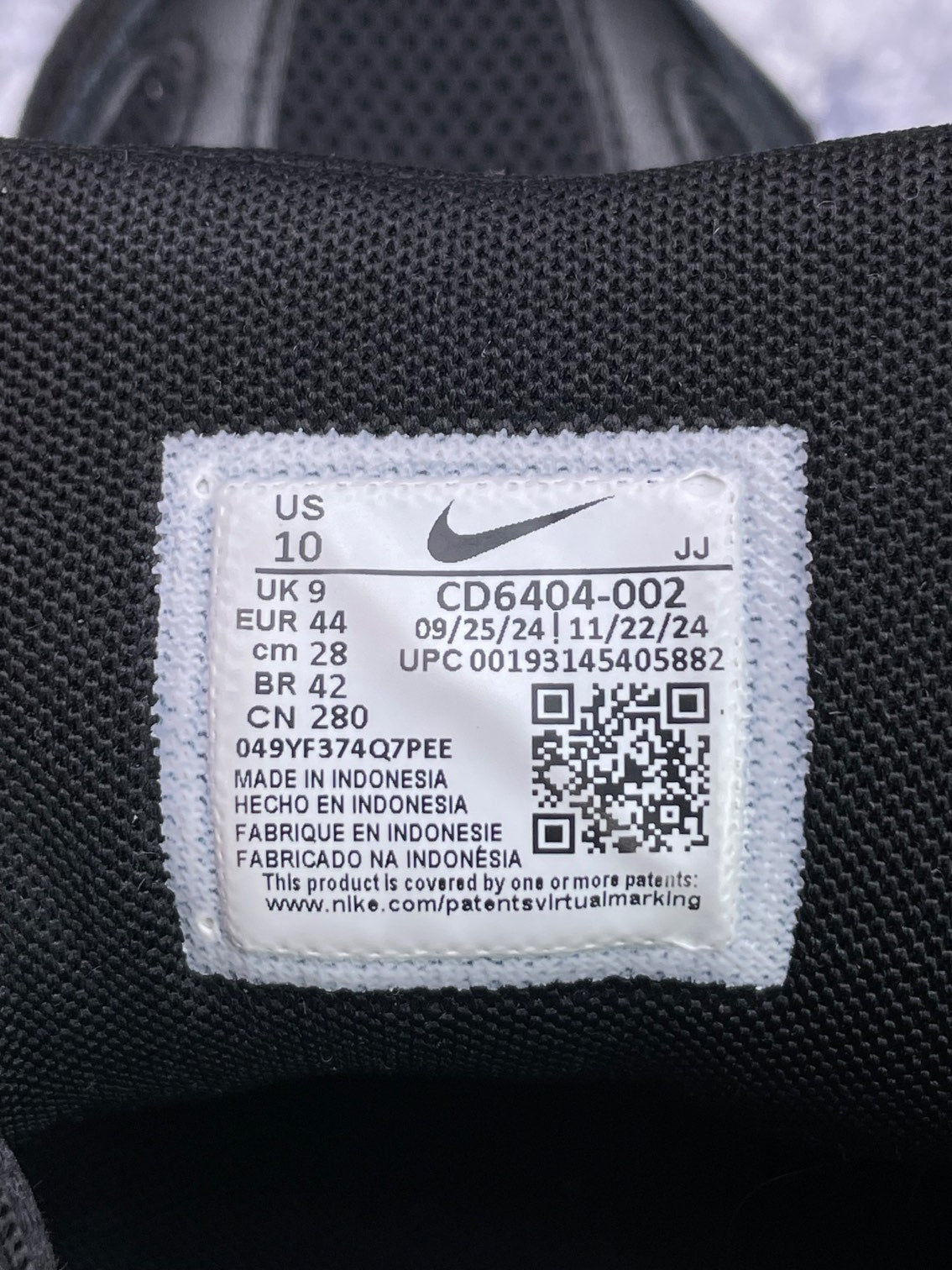 Nike P-6000 Black — buty sportowe męskie w bardzo dobrym stanie rozmiar 44, etykieta z kodem modelu CD6404-002