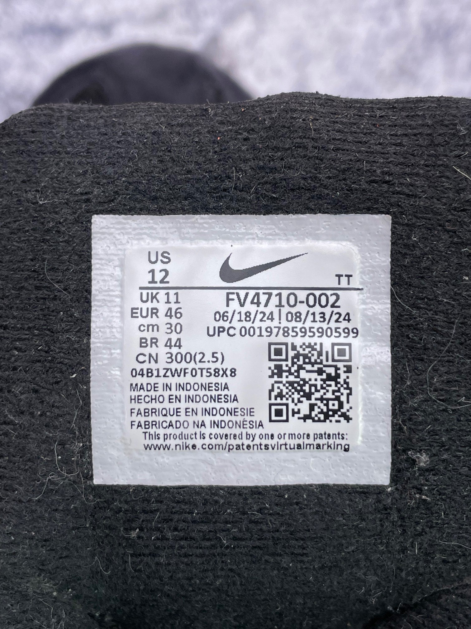 Nike Air Max 95 Hyper Crimson, buty sportowe męskie w bardzo dobrym stanie rozmiar 46, etykieta z kodem modelu FV4710-002