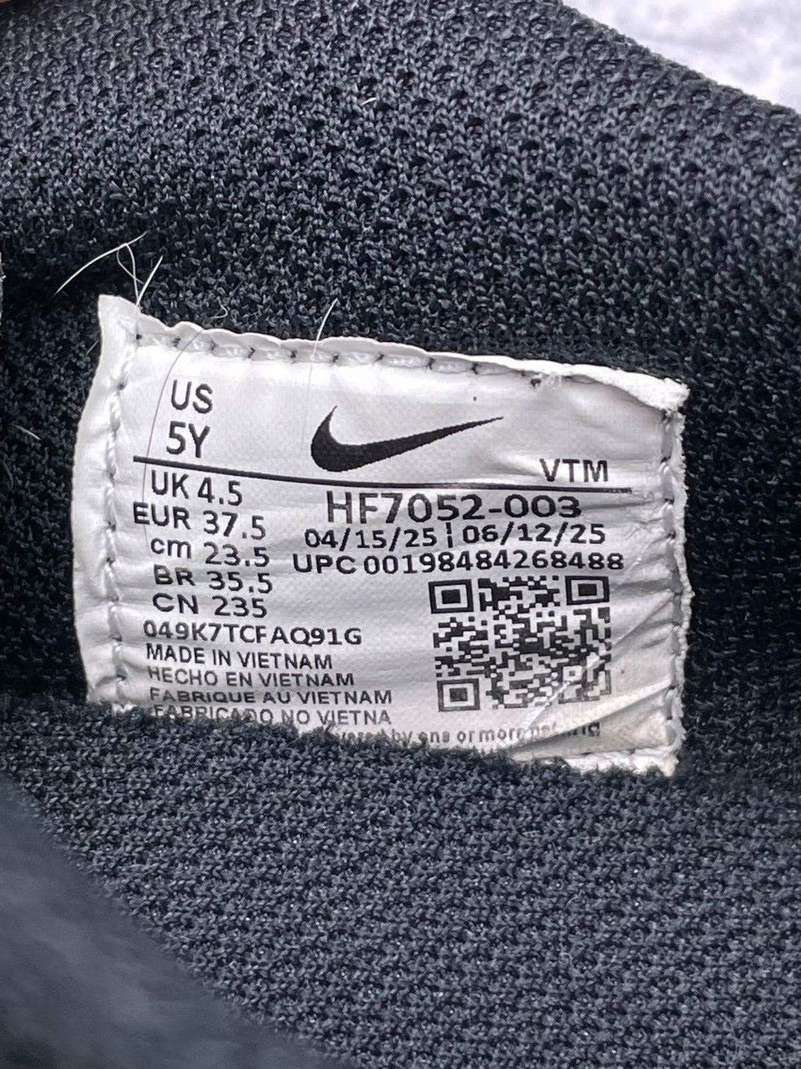 Nike Air Max Phoenix, buty sportowe damskie w bardzo dobrym stanie rozmiar 37.5, etykieta z kodem modelu HF7052-003