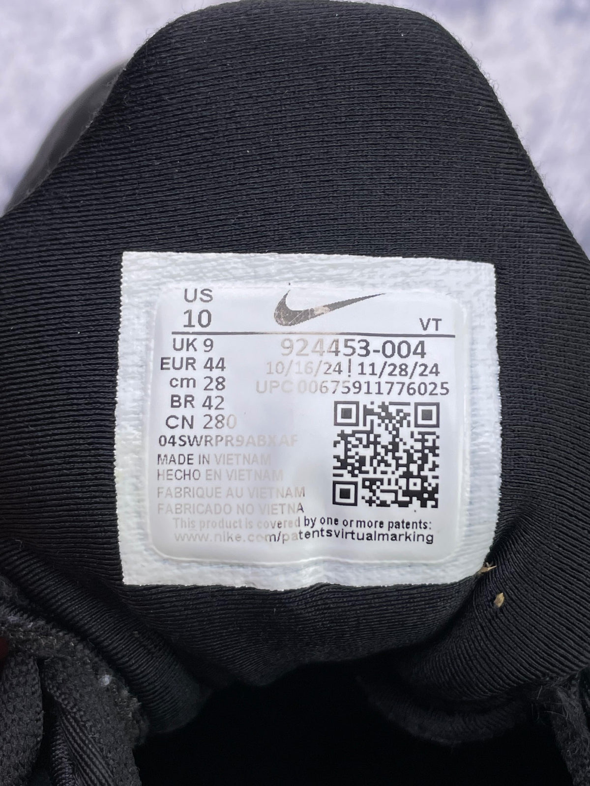 Nike Air VaporMax Plus Triple Black, buty sportowe męskie w bardzo dobrym stanie rozmiar 44, etykieta z kodem modelu 924453-004