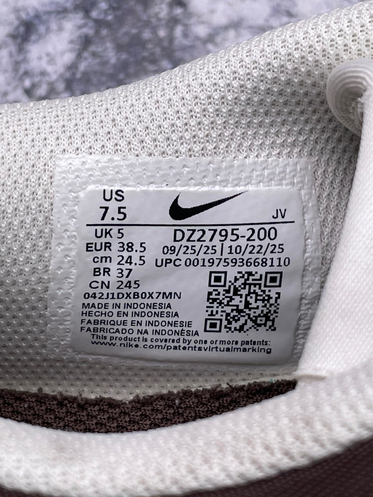Nike Classic Cortez Baroque Brown, buty sportowe damskie w bardzo dobrym stanie rozmiar 38.5, etykieta z kodem modelu DZ2795-200