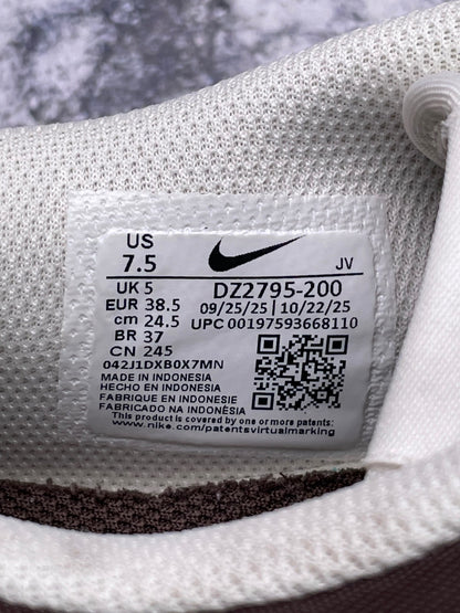 Nike Classic Cortez Baroque Brown, buty sportowe damskie w bardzo dobrym stanie rozmiar 38.5, etykieta z kodem modelu DZ2795-200