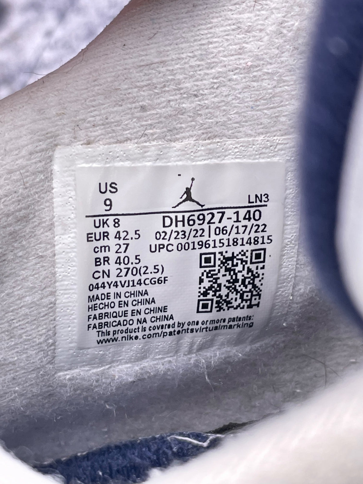 Nike Air Jordan 4 Midnight Navy, buty sportowe męskie w bardzo dobrym stanie rozmiar 42.5, etykieta z kodem modelu DH6927-140