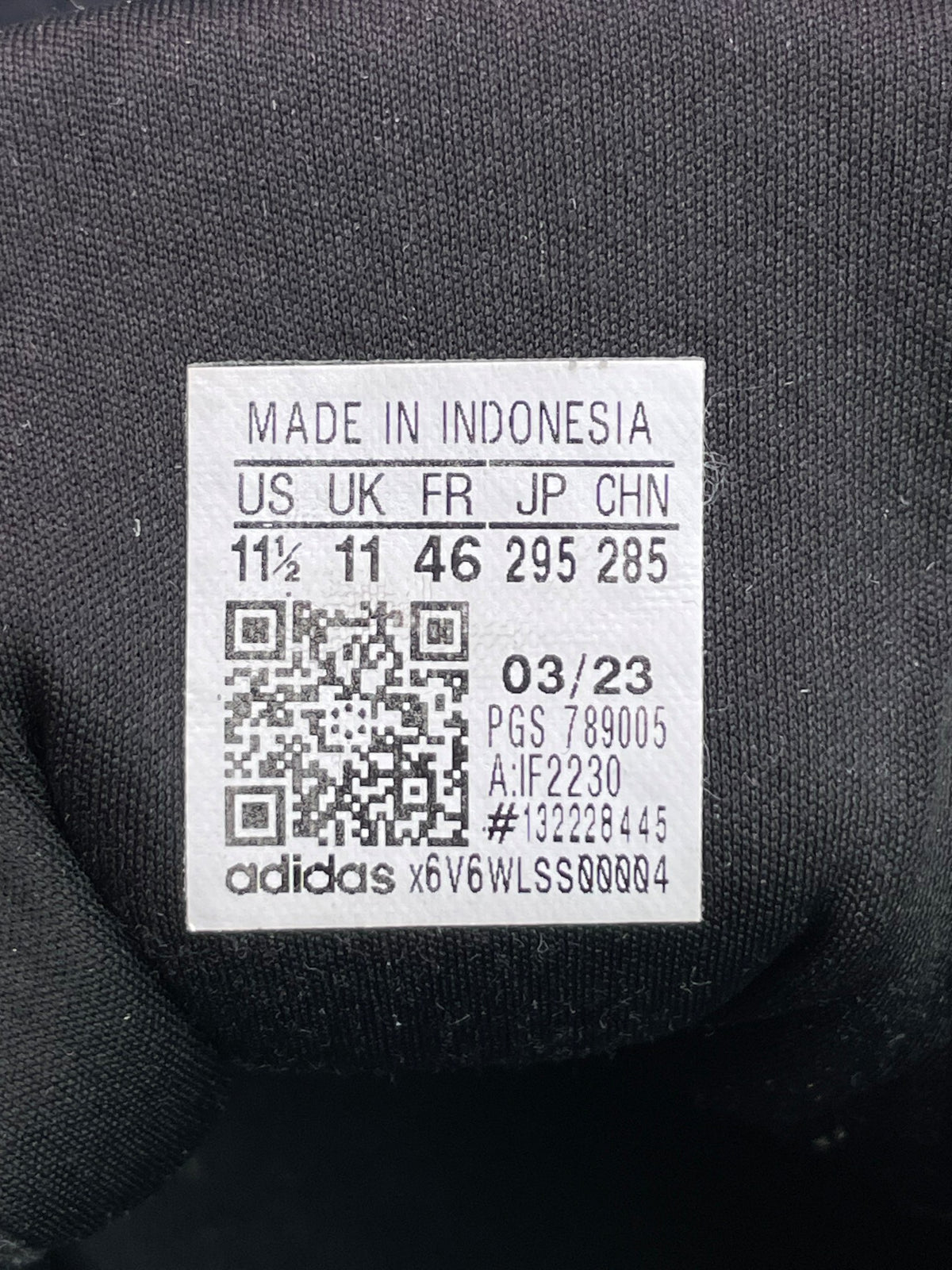 Adidas Questar 2 M, buty sportowe męskie w dobrym stanie rozmiar 46, etykieta z kodem modelu IF2230