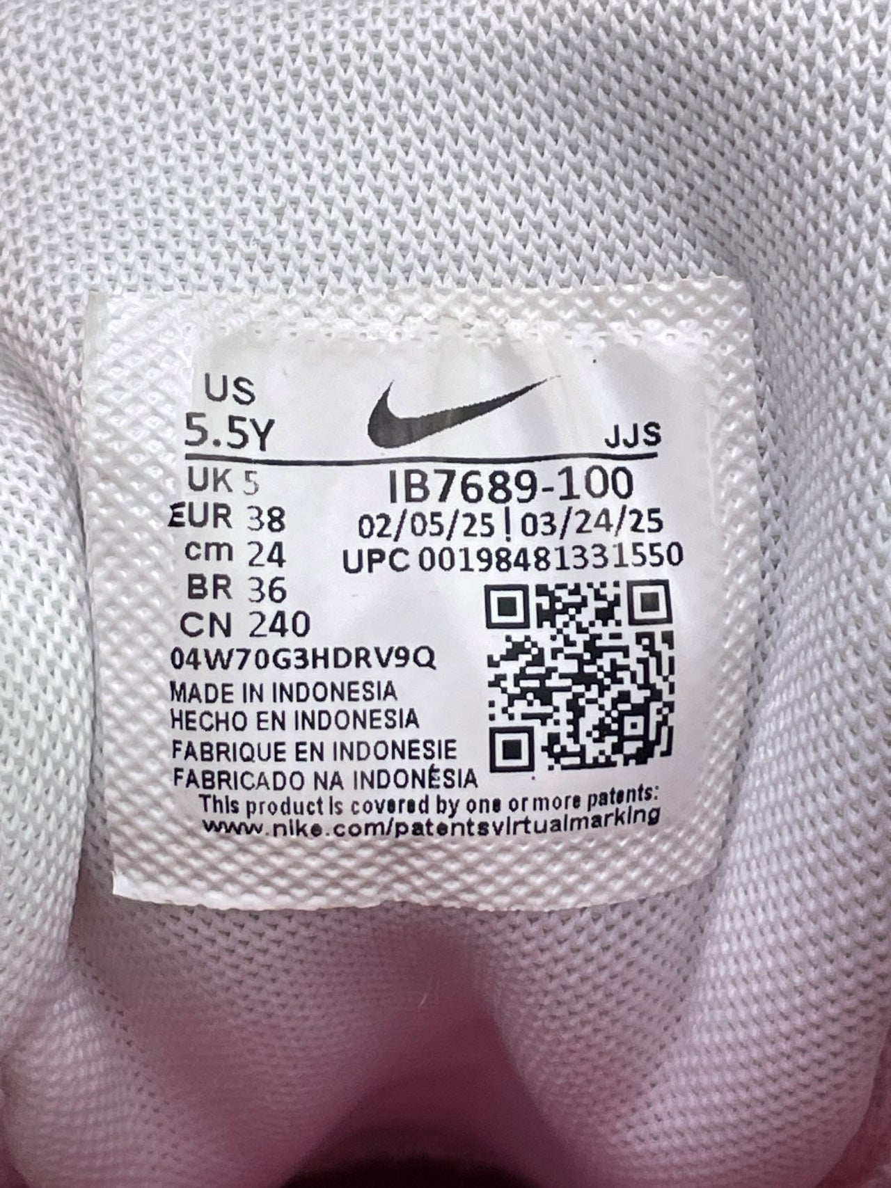 Nike P-6000, buty sportowe damskie w bardzo dobrym stanie rozmiar 38, etykieta z kodem modelu IB7689-100