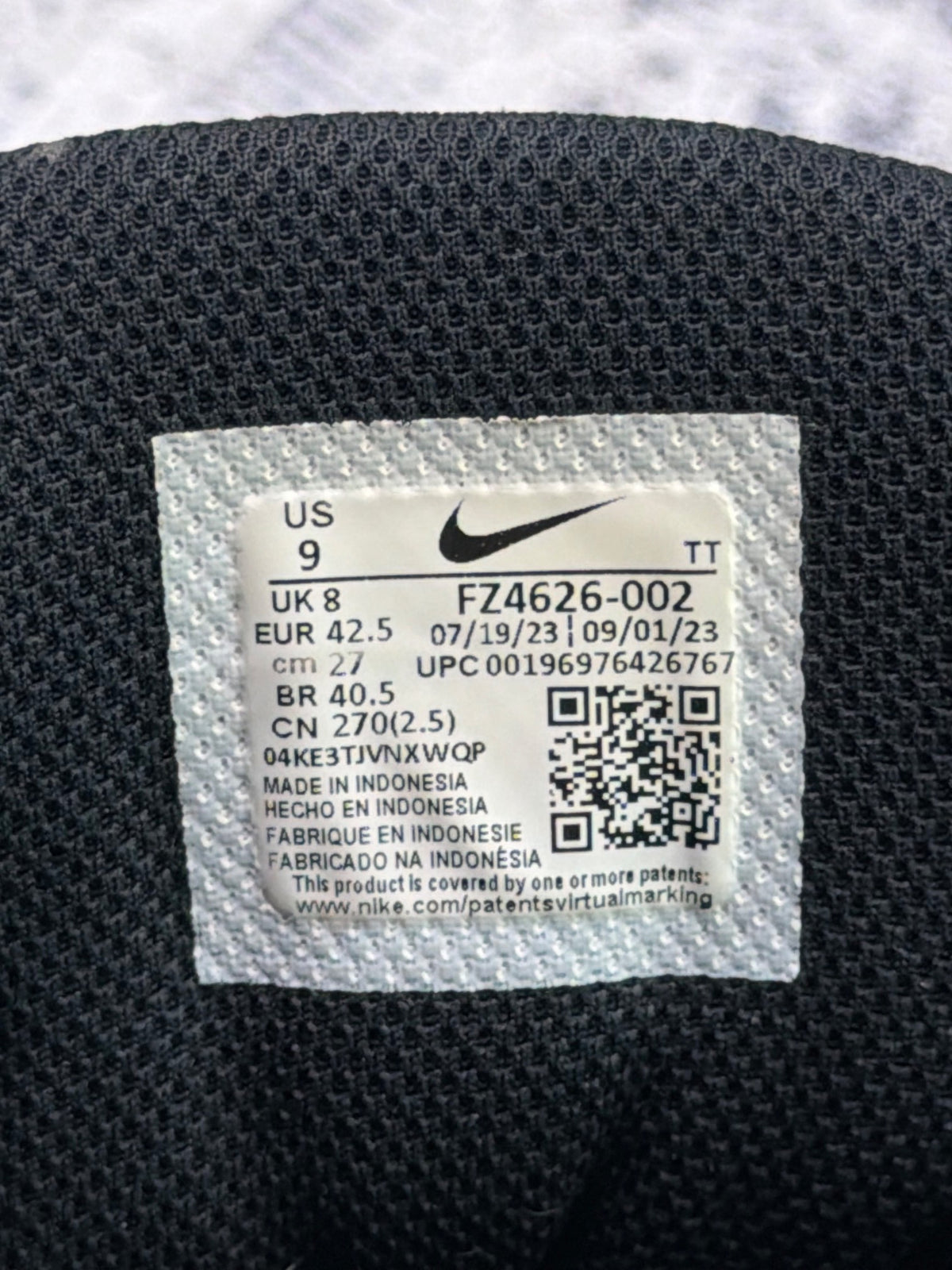 Nike Air Max 95 Black Red Orange, buty sportowe męskie w bardzo dobrym stanie rozmiar 42.5, etykieta z kodem modelu FZ4626-002