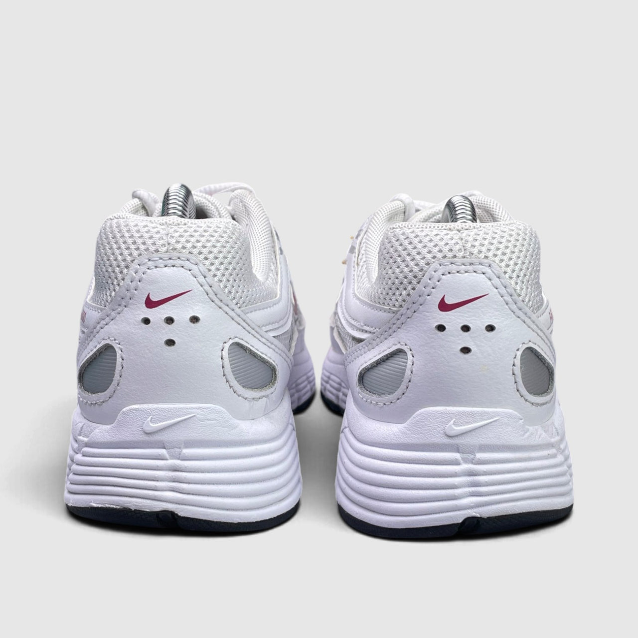Nike P-6000, buty sportowe damskie w bardzo dobrym stanie rozmiar 38, widok z tyłu