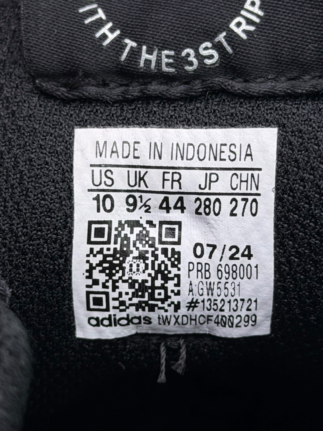 Adidas ZX 750, buty sportowe męskie w bardzo dobrym stanie rozmiar 44, etykieta z kodem modelu GW5531