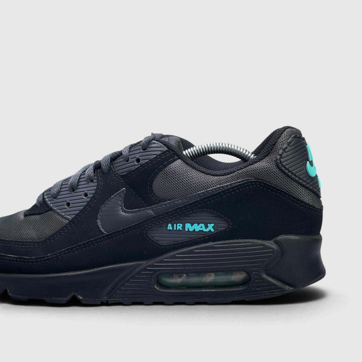 Nike Air Max 90 Black Tiffany, buty sportowe męskie w bardzo dobrym stanie rozmiar 45, boczny profil, lewa strona