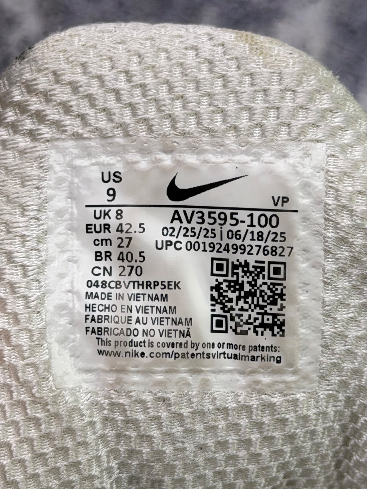 Nike Shox TL Metallic Silver, buty sportowe męskie w bardzo dobrym stanie rozmiar 42.5, etykieta z kodem modelu AV3595-100