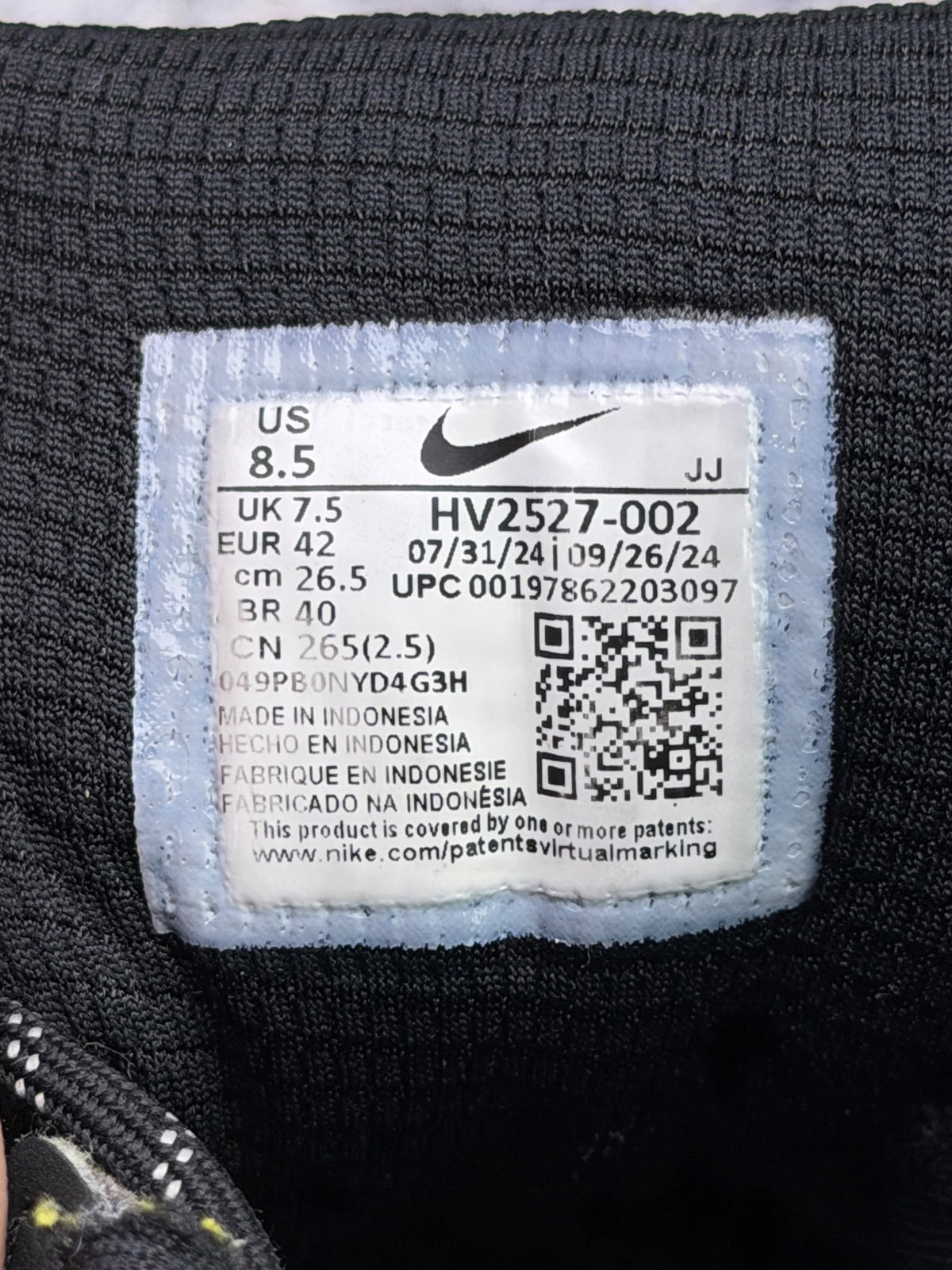 Nike Zoom Vomero 5 Bred, buty sportowe męskie w bardzo dobrym stanie rozmiar 42, etykieta z kodem modelu HV2527-002