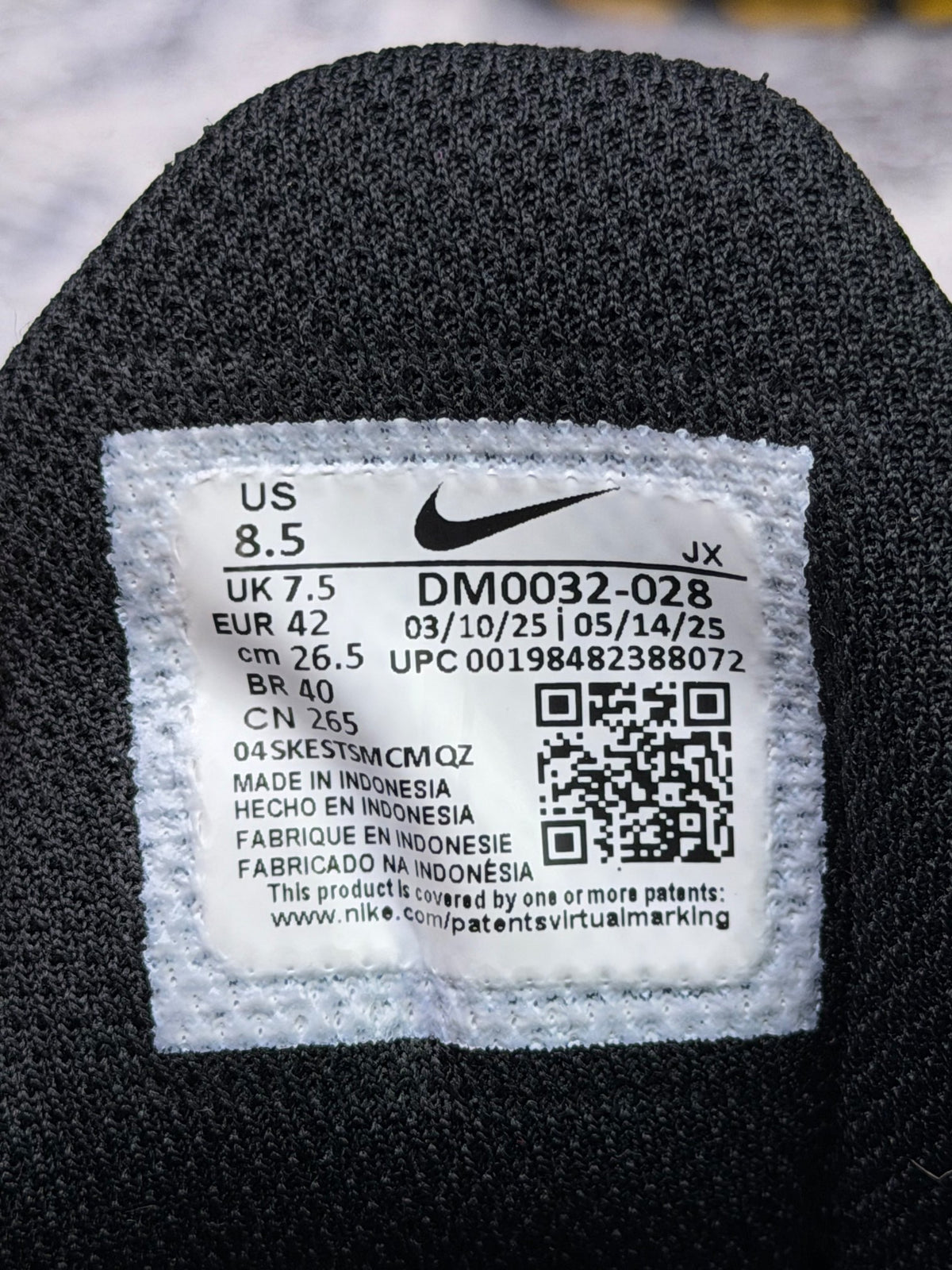 Nike Air Max Plus Sunrise, buty sportowe męskie w bardzo dobrym stanie rozmiar 42, etykieta z kodem modelu DM0032-028
